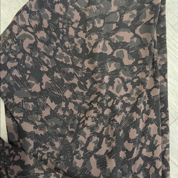 LuLu Brown\Black 3/4 Leggings - Picture 2 of 3